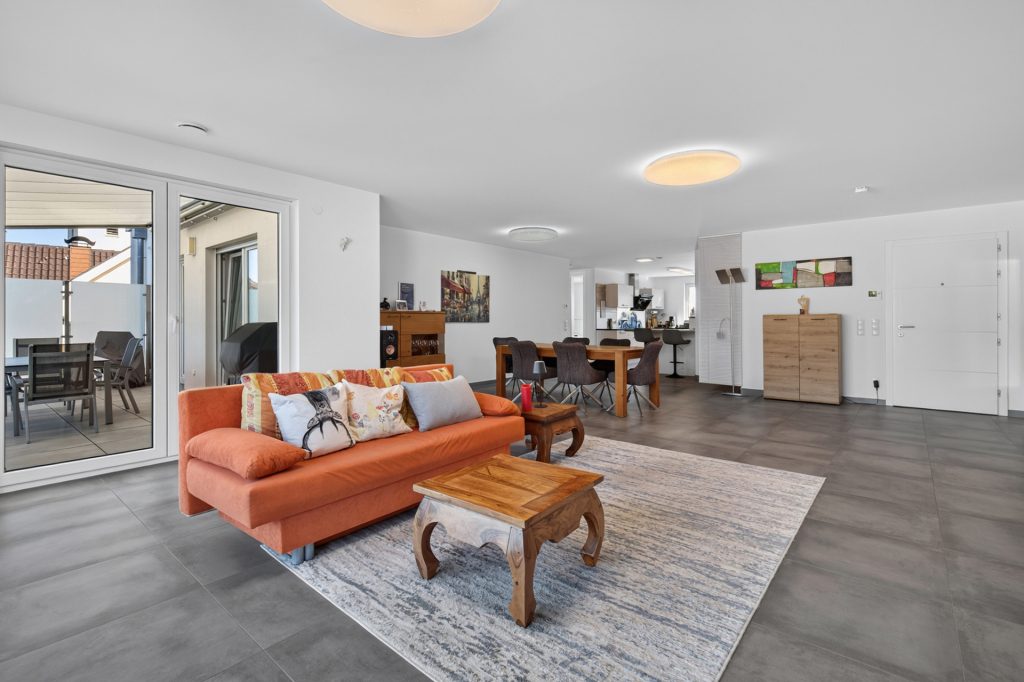 HUST Immobilien GmbH & Co. KG - Immobilienangebot - Niefern-Öschelbronn - Wohnungen - Modernes Penthouse mit schöner Dachterrasse – 159 m² Wohnkomfort mit 4 Zimmern und Weitblick