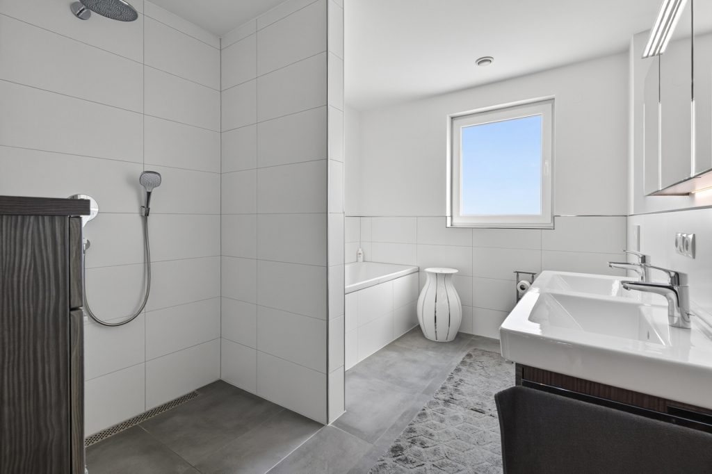 HUST Immobilien GmbH & Co. KG - Immobilienangebot - Niefern-Öschelbronn - Wohnungen - Modernes Penthouse mit schöner Dachterrasse – 159 m² Wohnkomfort mit 4 Zimmern und Weitblick