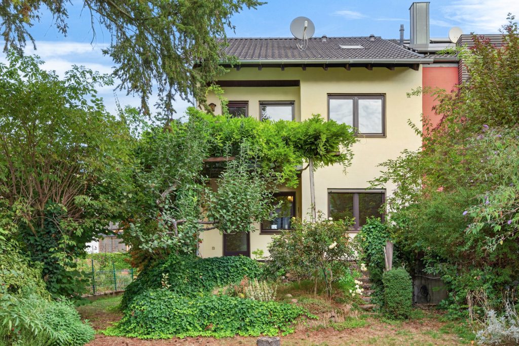 HUST Immobilien GmbH & Co. KG - Immobilienangebot - Karlsruhe / Daxlanden - Häuser - Ihre Handschrift gesucht: Familien-Doppelhaushälfte mit Garten in Karlsruhe-Daxlanden