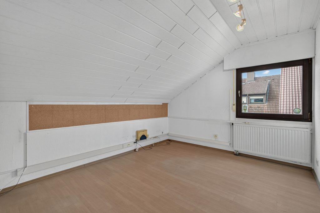 HUST Immobilien GmbH & Co. KG - Immobilienangebot - Karlsruhe / Daxlanden - Häuser - Ihre Handschrift gesucht: Familien-Doppelhaushälfte mit Garten in Karlsruhe-Daxlanden
