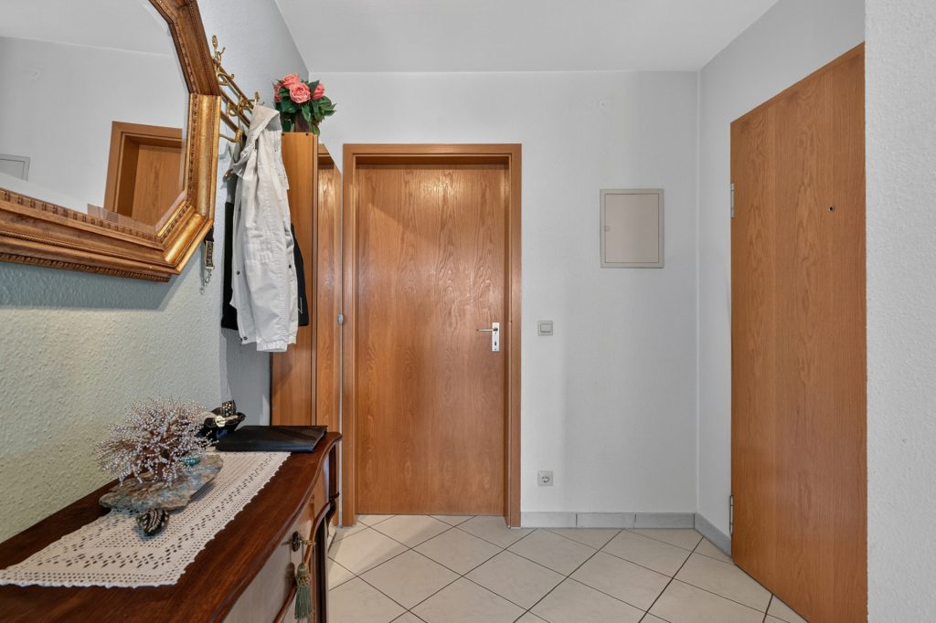 HUST Immobilien GmbH & Co. KG - Immobilienangebot - Stutensee / Büchig - Wohnungen - 3-Zimmer-Wohnung im 1. OG mit Balkon und Stellplatz in Stutensee-Büchig