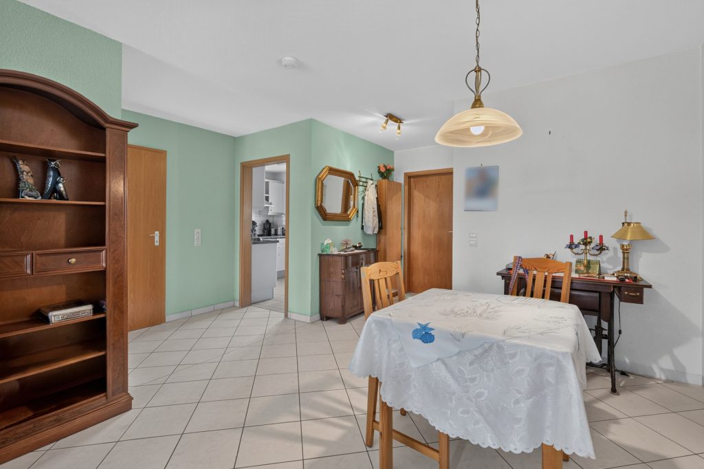 HUST Immobilien GmbH & Co. KG - Immobilienangebot - Stutensee / Büchig - Wohnungen - 3-Zimmer-Wohnung im 1. OG mit Balkon und Stellplatz in Stutensee-Büchig