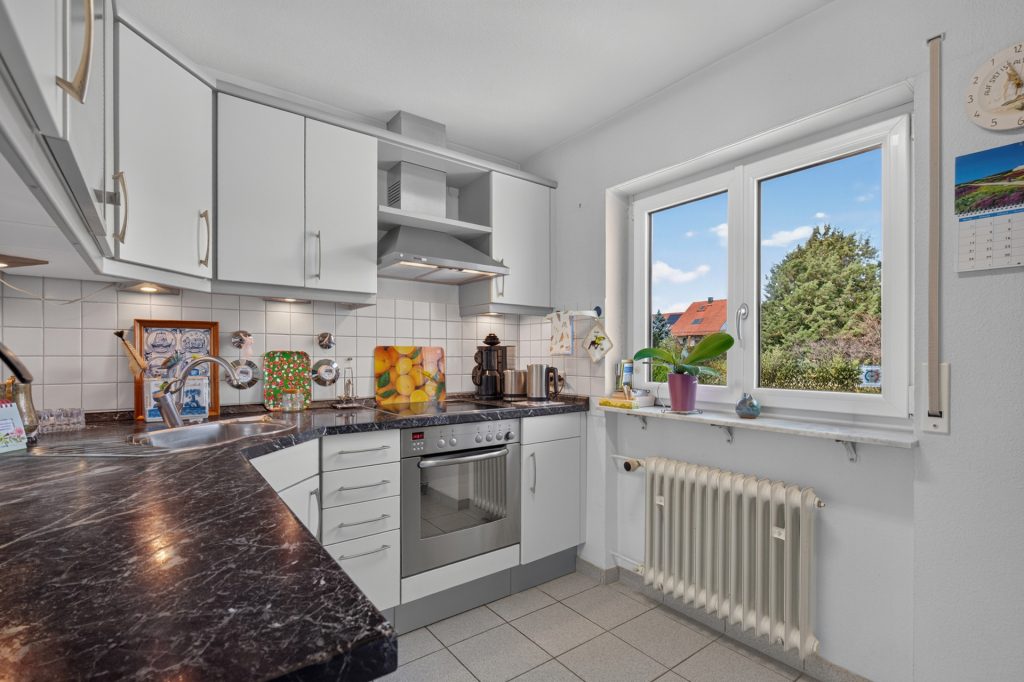 HUST Immobilien GmbH & Co. KG - Immobilienangebot - Stutensee / Büchig - Wohnungen - 3-Zimmer-Wohnung im 1. OG mit Balkon und Stellplatz in Stutensee-Büchig