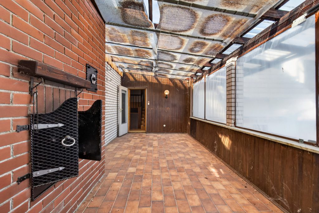 HUST Immobilien GmbH & Co. KG - Immobilienangebot - Oberhausen-Rheinhausen - Häuser - Viel Raum zum Leben und Gestalten – Ein-Zweifamilienhaus mit großem Garten in Oberhausen-Rheinhausen