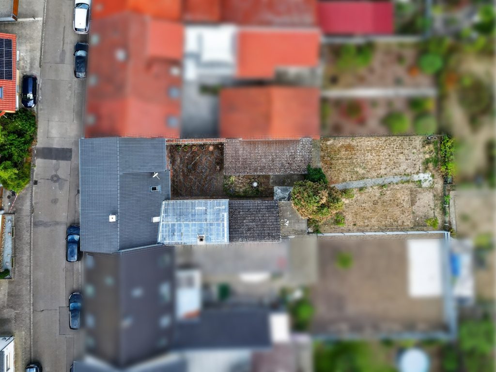 HUST Immobilien GmbH & Co. KG - Immobilienangebot - Oberhausen-Rheinhausen - Häuser - Viel Raum zum Leben und Gestalten – Ein-Zweifamilienhaus mit großem Garten in Oberhausen-Rheinhausen