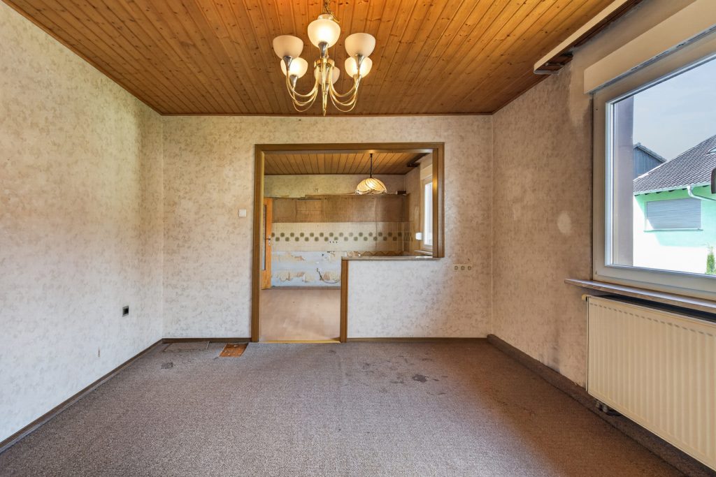 HUST Immobilien GmbH & Co. KG - Immobilienangebot - Oberhausen-Rheinhausen - Häuser - Viel Raum zum Leben und Gestalten – Ein-Zweifamilienhaus mit großem Garten in Oberhausen-Rheinhausen