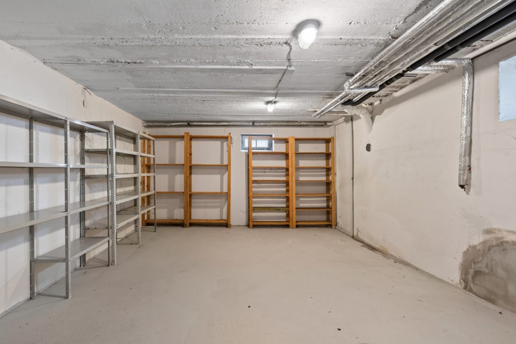HUST Immobilien GmbH & Co. KG - Immobilienangebot - Oberhausen-Rheinhausen - Häuser - Viel Raum zum Leben und Gestalten – Ein-Zweifamilienhaus mit großem Garten in Oberhausen-Rheinhausen