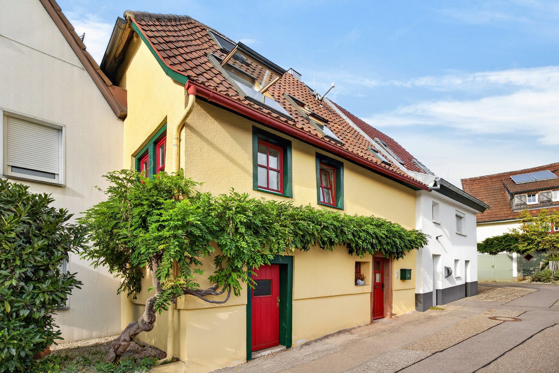 HUST Immobilien GmbH & Co. KG - Immobilienangebot - Straubenhardt / Ottenhausen - Häuser - Zeitloser Charme, neu entdeckt – Ihr Zuhause mit Geschichte in Ottenhausen