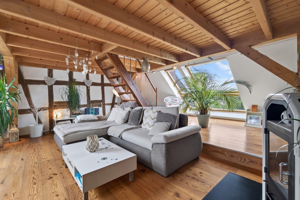 HUST Immobilien GmbH & Co. KG - Immobilienangebot - Straubenhardt / Ottenhausen - Häuser - Zeitloser Charme, neu entdeckt – Ihr Zuhause mit Geschichte in Ottenhausen