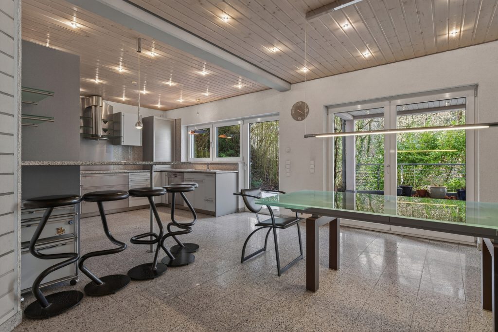 HUST Immobilien GmbH & Co. KG - Immobilienangebot - Karlsruhe / Durlach - Häuser - Grüne Oase in Karlsruhe-Durlach: Platz für Familie, Homeoffice und Mieteinnahmen