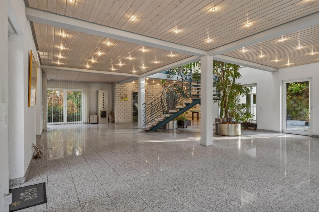 HUST Immobilien GmbH & Co. KG - Immobilienangebot - Karlsruhe / Durlach - Häuser - Grüne Oase in Karlsruhe-Durlach: Platz für Familie, Homeoffice und Mieteinnahmen