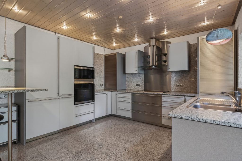 HUST Immobilien GmbH & Co. KG - Immobilienangebot - Karlsruhe / Durlach - Häuser - Grüne Oase in Karlsruhe-Durlach: Platz für Familie, Homeoffice und Mieteinnahmen