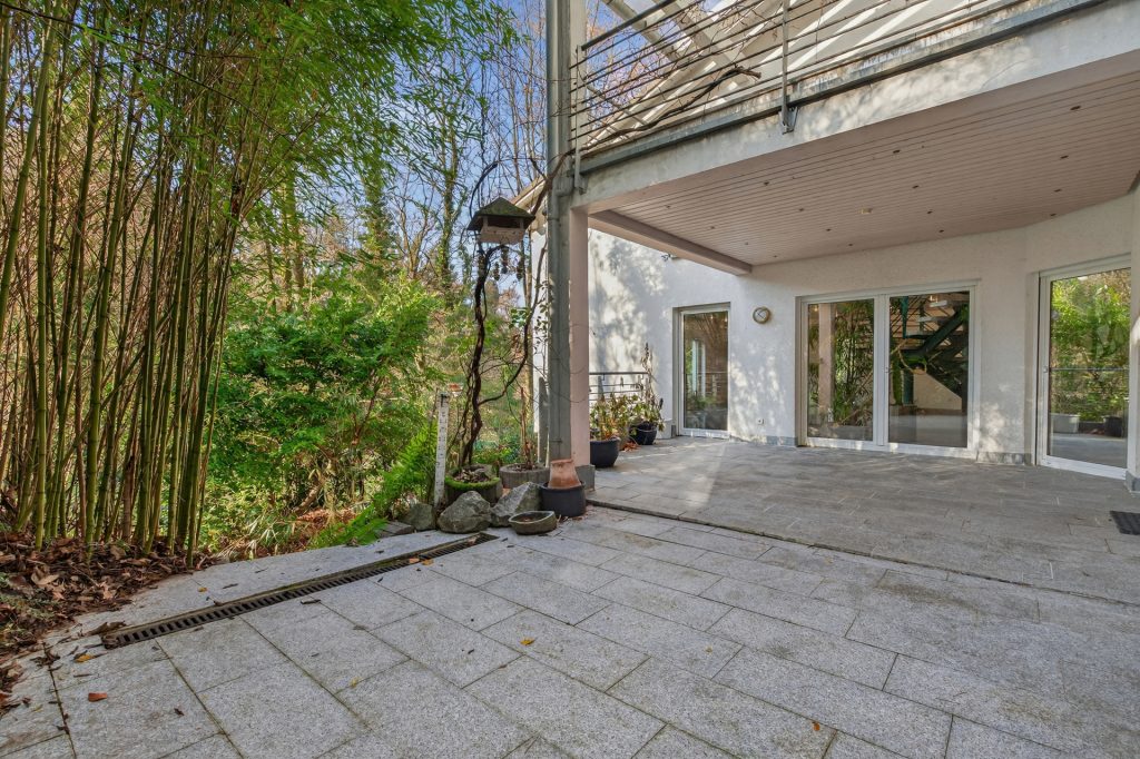 HUST Immobilien GmbH & Co. KG - Immobilienangebot - Karlsruhe / Durlach - Häuser - Grüne Oase in Karlsruhe-Durlach: Platz für Familie, Homeoffice und Mieteinnahmen