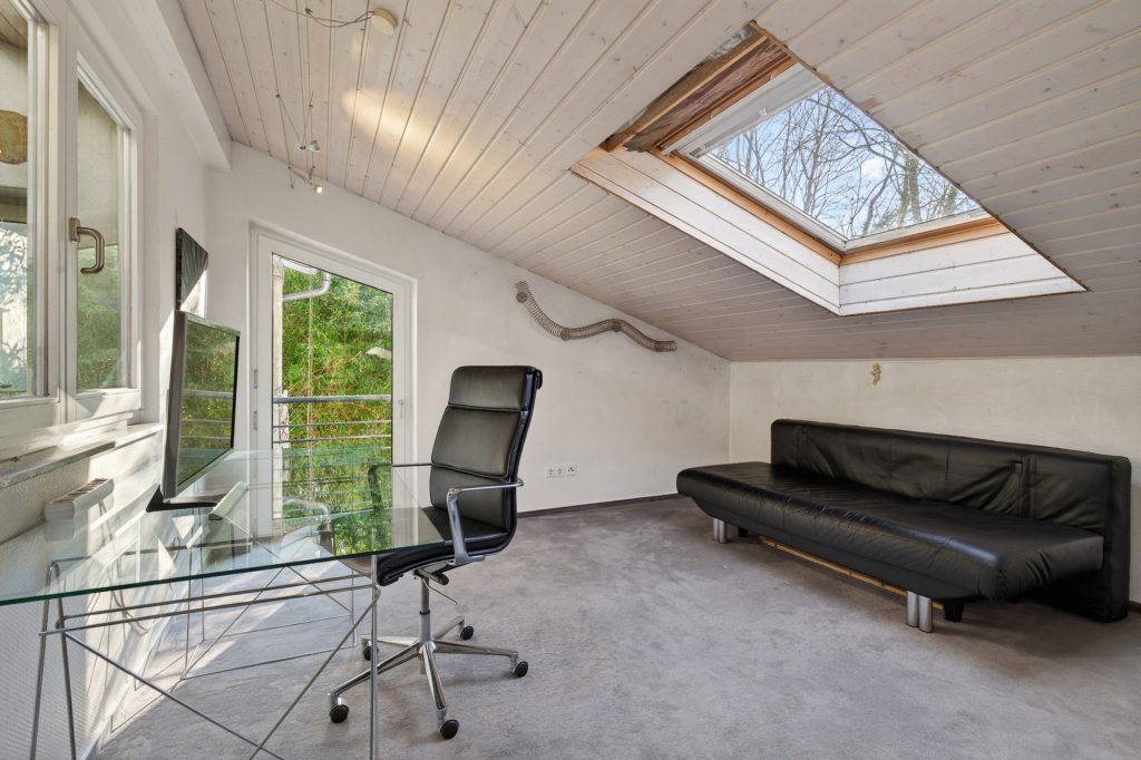 HUST Immobilien GmbH & Co. KG - Immobilienangebot - Karlsruhe / Durlach - Häuser - Grüne Oase in Karlsruhe-Durlach: Platz für Familie, Homeoffice und Mieteinnahmen