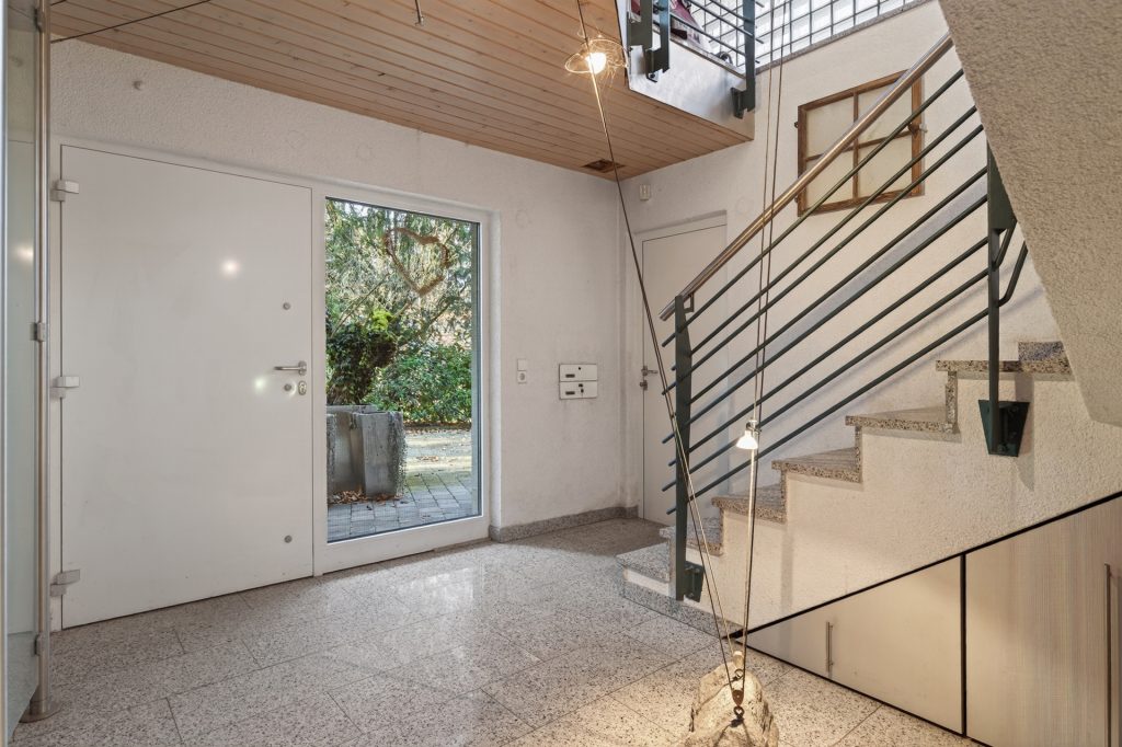 HUST Immobilien GmbH & Co. KG - Immobilienangebot - Karlsruhe / Durlach - Häuser - Grüne Oase in Karlsruhe-Durlach: Platz für Familie, Homeoffice und Mieteinnahmen
