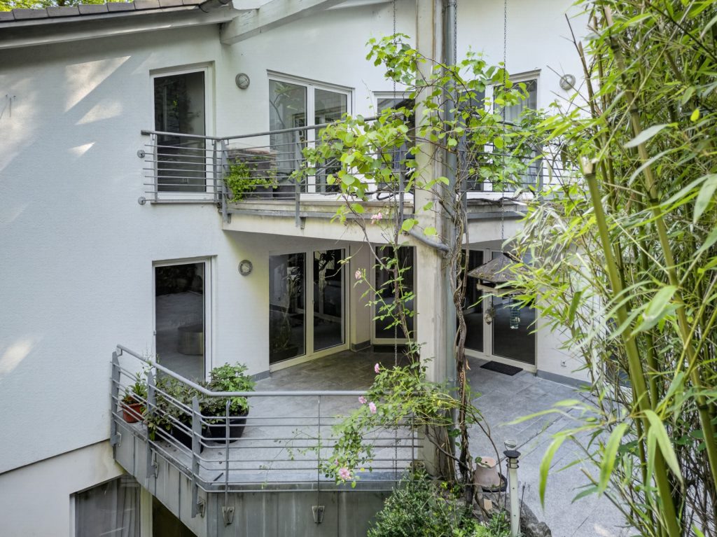 HUST Immobilien GmbH & Co. KG - Immobilienangebot - Karlsruhe / Durlach - Häuser - Grüne Oase in Karlsruhe-Durlach: Platz für Familie, Homeoffice und Mieteinnahmen