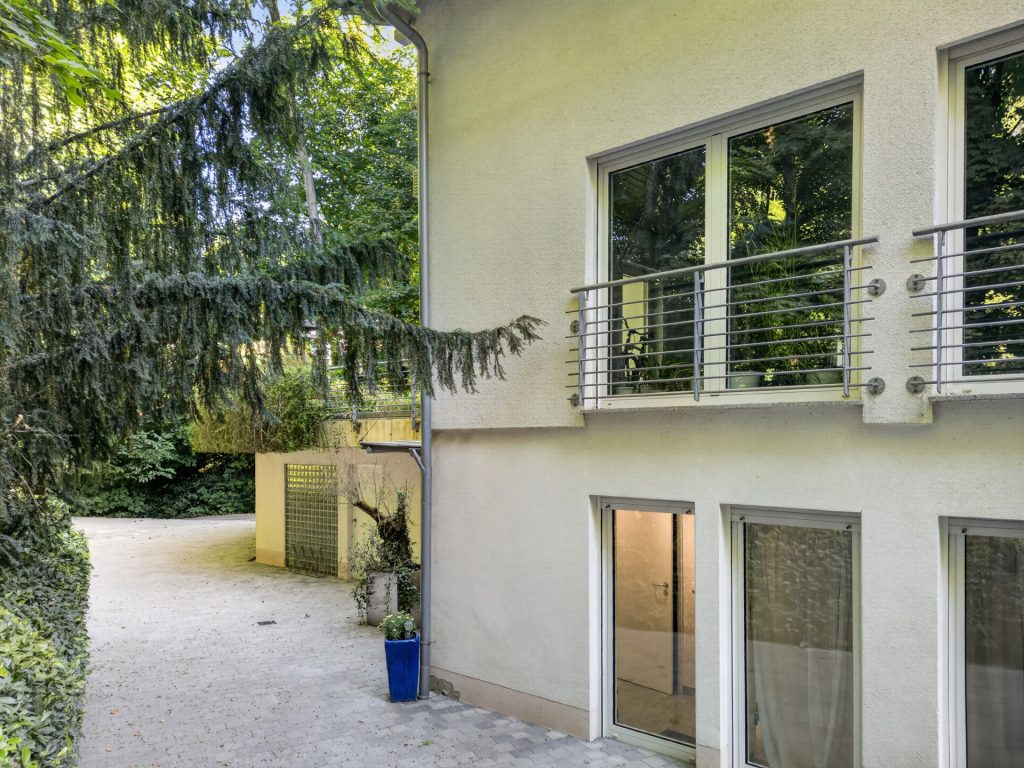 HUST Immobilien GmbH & Co. KG - Immobilienangebot - Karlsruhe / Durlach - Häuser - Grüne Oase in Karlsruhe-Durlach: Platz für Familie, Homeoffice und Mieteinnahmen