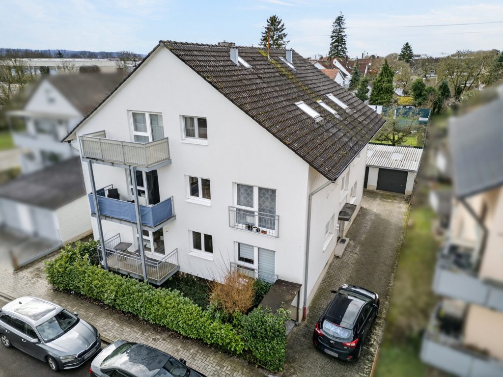 HUST Immobilien GmbH & Co. KG - Immobilienangebot - Karlsruhe / Neureut - Häuser - 4,79 % Rendite: vollvermietetes Mehrfamilienhaus mit 8 Wohnungen und 4 Garagen in Karlsruhe-Neureut