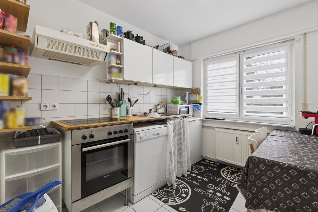 HUST Immobilien GmbH & Co. KG - Immobilienangebot - Karlsruhe / Neureut - Häuser - 4,79 % Rendite: vollvermietetes Mehrfamilienhaus mit 8 Wohnungen und 4 Garagen in Karlsruhe-Neureut