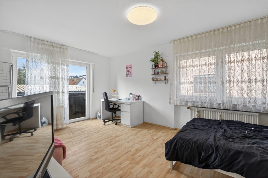 HUST Immobilien GmbH & Co. KG - Immobilienangebot - Karlsruhe / Neureut - Häuser - 4,79 % Rendite: vollvermietetes Mehrfamilienhaus mit 8 Wohnungen und 4 Garagen in Karlsruhe-Neureut