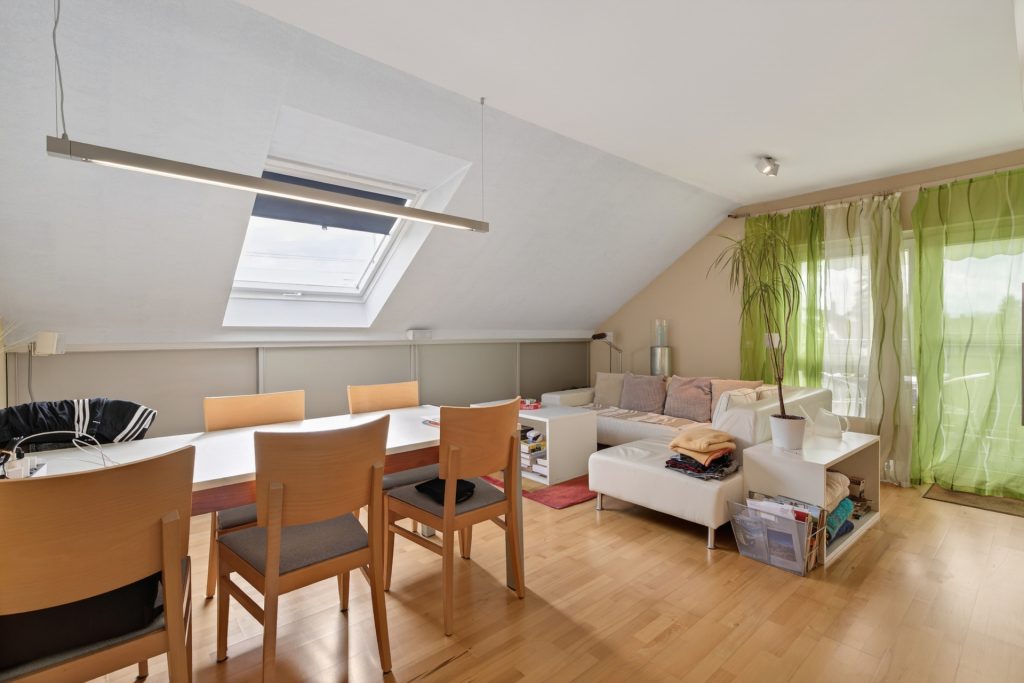HUST Immobilien GmbH & Co. KG - Immobilienangebot - Karlsruhe / Neureut - Häuser - 4,79 % Rendite: vollvermietetes Mehrfamilienhaus mit 8 Wohnungen und 4 Garagen in Karlsruhe-Neureut