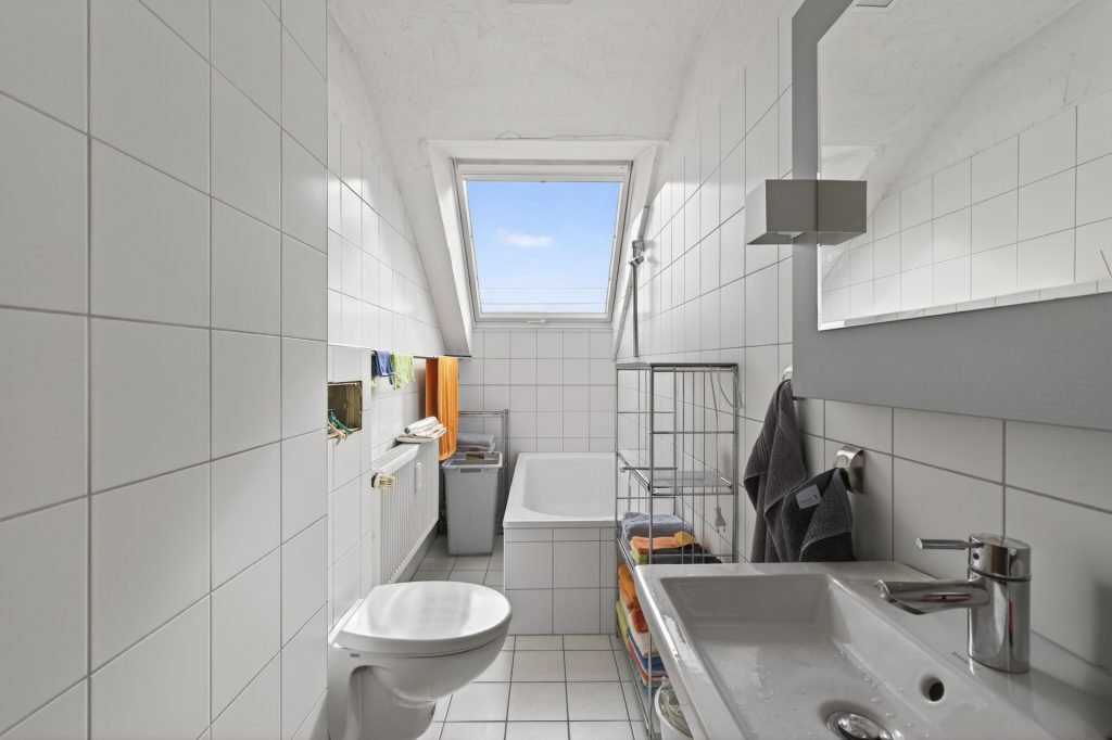 HUST Immobilien GmbH & Co. KG - Immobilienangebot - Karlsruhe / Neureut - Häuser - 4,79 % Rendite: vollvermietetes Mehrfamilienhaus mit 8 Wohnungen und 4 Garagen in Karlsruhe-Neureut