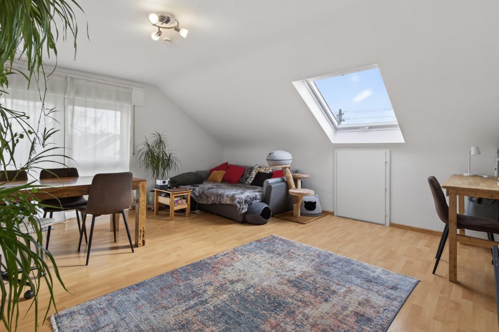 HUST Immobilien GmbH & Co. KG - Immobilienangebot - Karlsruhe / Neureut - Häuser - 4,79 % Rendite: vollvermietetes Mehrfamilienhaus mit 8 Wohnungen und 4 Garagen in Karlsruhe-Neureut