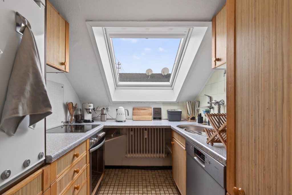 HUST Immobilien GmbH & Co. KG - Immobilienangebot - Karlsruhe / Neureut - Häuser - 4,79 % Rendite: vollvermietetes Mehrfamilienhaus mit 8 Wohnungen und 4 Garagen in Karlsruhe-Neureut