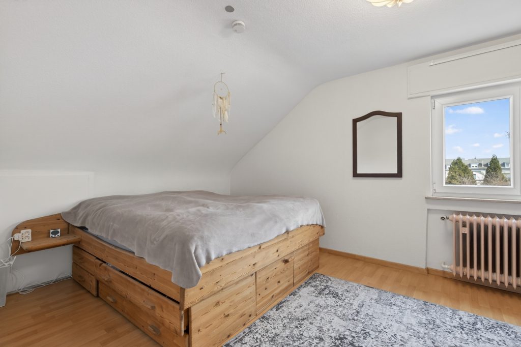 HUST Immobilien GmbH & Co. KG - Immobilienangebot - Karlsruhe / Neureut - Häuser - 4,79 % Rendite: vollvermietetes Mehrfamilienhaus mit 8 Wohnungen und 4 Garagen in Karlsruhe-Neureut