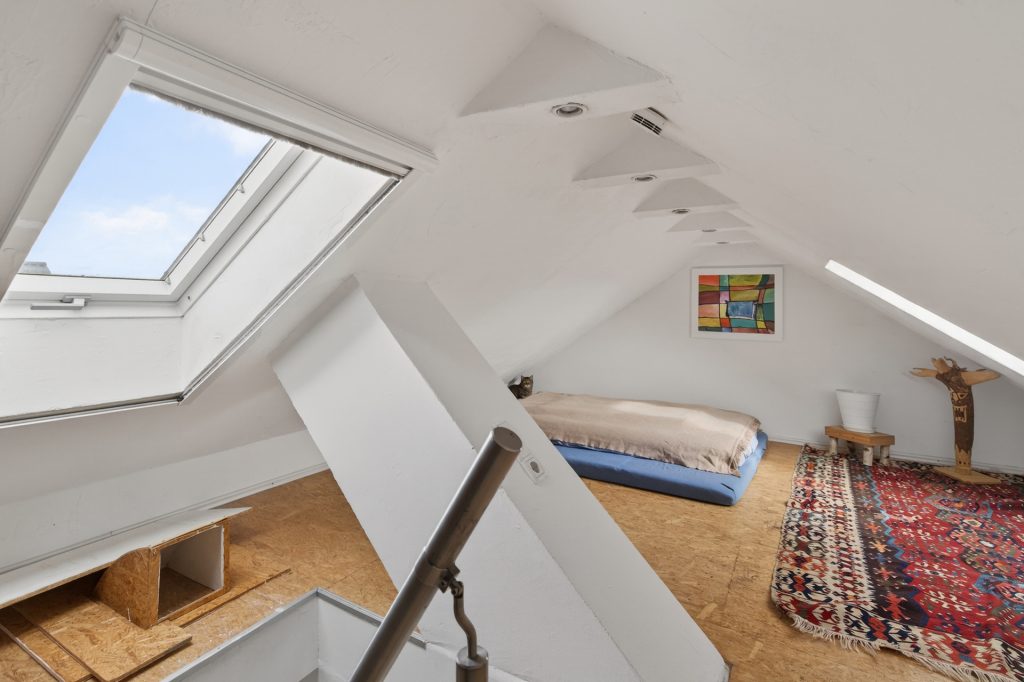 HUST Immobilien GmbH & Co. KG - Immobilienangebot - Karlsruhe / Neureut - Häuser - 4,79 % Rendite: vollvermietetes Mehrfamilienhaus mit 8 Wohnungen und 4 Garagen in Karlsruhe-Neureut