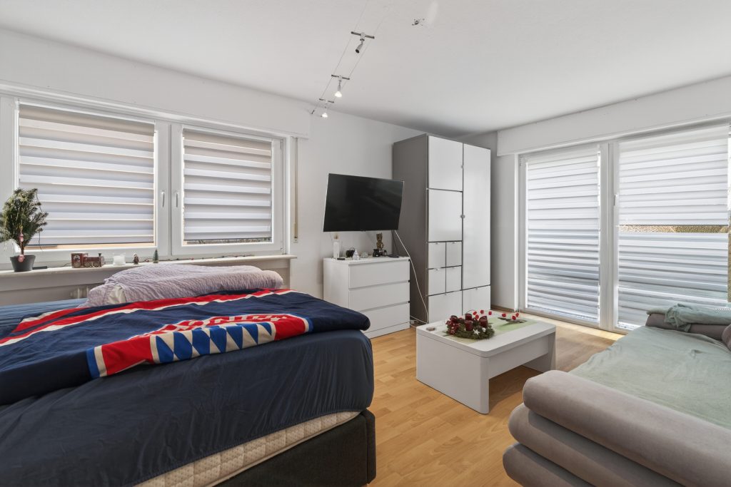 HUST Immobilien GmbH & Co. KG - Immobilienangebot - Karlsruhe / Neureut - Häuser - 4,79 % Rendite: vollvermietetes Mehrfamilienhaus mit 8 Wohnungen und 4 Garagen in Karlsruhe-Neureut