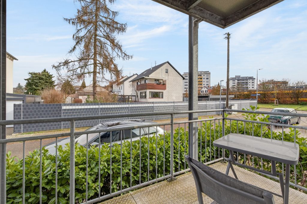 HUST Immobilien GmbH & Co. KG - Immobilienangebot - Karlsruhe / Neureut - Häuser - 4,79 % Rendite: vollvermietetes Mehrfamilienhaus mit 8 Wohnungen und 4 Garagen in Karlsruhe-Neureut