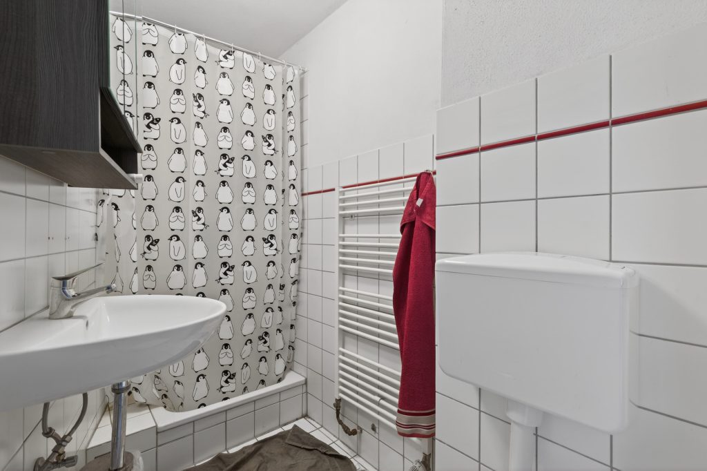HUST Immobilien GmbH & Co. KG - Immobilienangebot - Karlsruhe / Neureut - Häuser - 4,79 % Rendite: vollvermietetes Mehrfamilienhaus mit 8 Wohnungen und 4 Garagen in Karlsruhe-Neureut