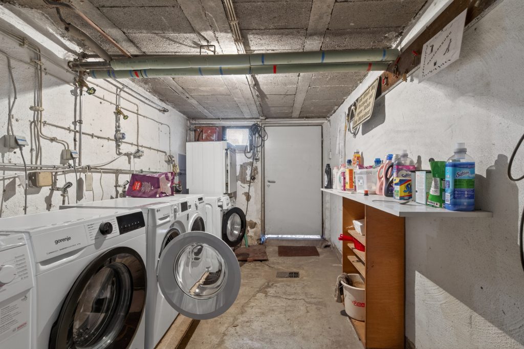 HUST Immobilien GmbH & Co. KG - Immobilienangebot - Karlsruhe / Neureut - Häuser - 4,79 % Rendite: vollvermietetes Mehrfamilienhaus mit 8 Wohnungen und 4 Garagen in Karlsruhe-Neureut