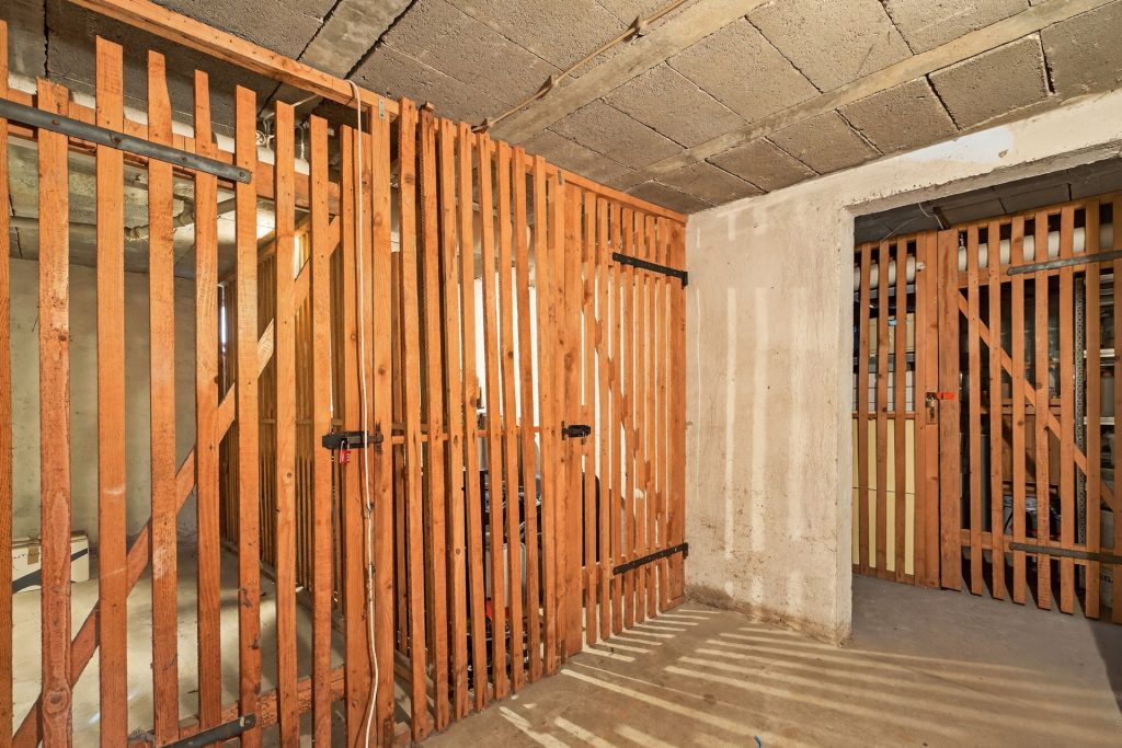 HUST Immobilien GmbH & Co. KG - Immobilienangebot - Karlsruhe / Neureut - Häuser - 4,79 % Rendite: vollvermietetes Mehrfamilienhaus mit 8 Wohnungen und 4 Garagen in Karlsruhe-Neureut