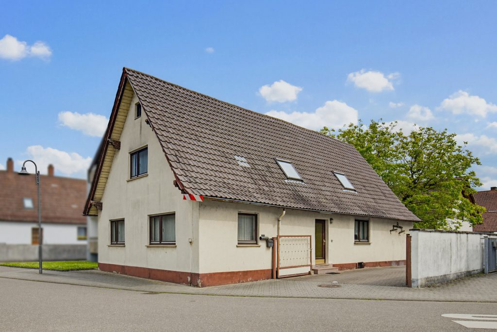 HUST Immobilien GmbH & Co. KG - Immobilienangebot - Stutensee / Friedrichstal - Häuser - Charaktervolles Haus mit Geschichte und viel Potenzial in Stutensee-Friedrichstal