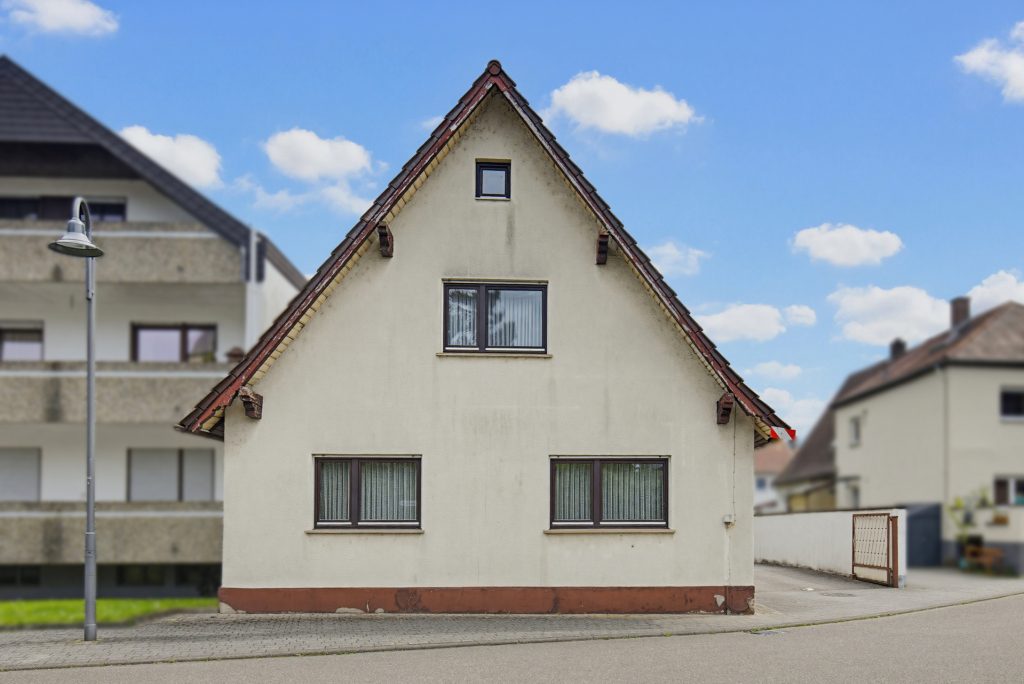 HUST Immobilien GmbH & Co. KG - Immobilienangebot - Stutensee / Friedrichstal - Häuser - Charaktervolles Haus mit Geschichte und viel Potenzial in Stutensee-Friedrichstal