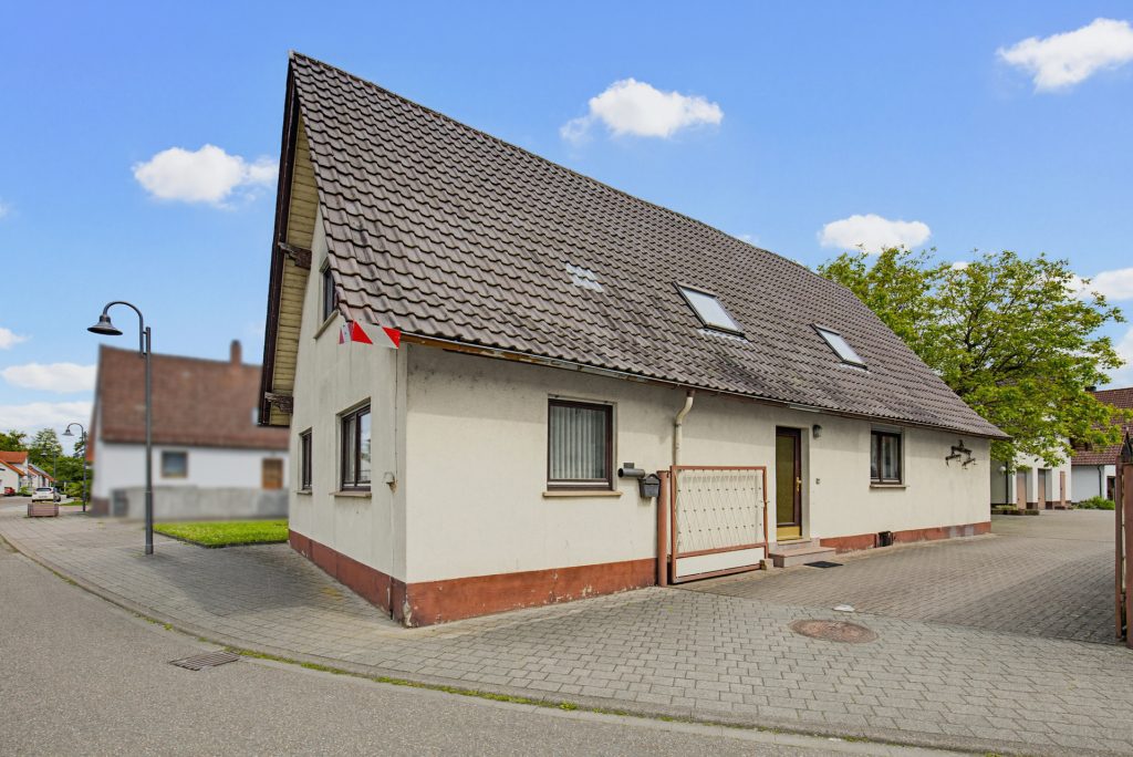 HUST Immobilien GmbH & Co. KG - Immobilienangebot - Stutensee / Friedrichstal - Häuser - Charaktervolles Haus mit Geschichte und viel Potenzial in Stutensee-Friedrichstal