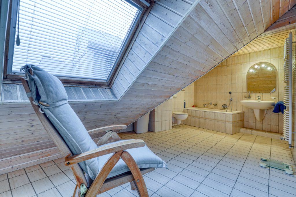 HUST Immobilien GmbH & Co. KG - Immobilienangebot - Karlsruhe / Südweststadt - Wohnungen - Maisonette-Wohnung mit tollem Raumgefühl und Potenzial in der Südweststadt - ab sofort bezugsfähig!