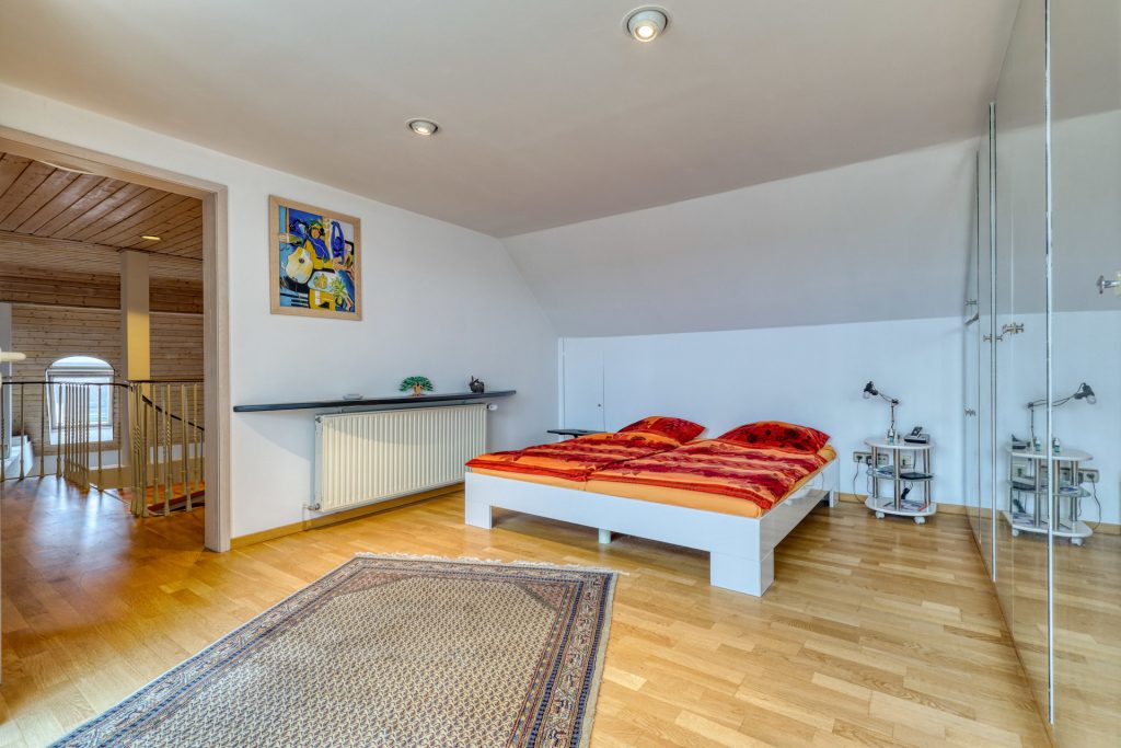 HUST Immobilien GmbH & Co. KG - Immobilienangebot - Karlsruhe / Südweststadt - Wohnungen - Maisonette-Wohnung mit tollem Raumgefühl und Potenzial in der Südweststadt - ab sofort bezugsfähig!