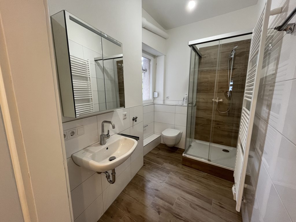 HUST Immobilien GmbH & Co. KG - Immobilienangebot - Karlsruhe - Wohnungen - Ihr neues Zuhause in der Oststadt – sanierte 3-Zimmer-Altbauwohnung mit Loggia