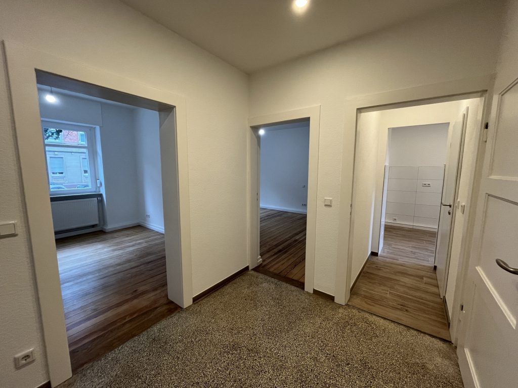HUST Immobilien GmbH & Co. KG - Immobilienangebot - Karlsruhe - Wohnungen - Ihr neues Zuhause in der Oststadt – sanierte 3-Zimmer-Altbauwohnung mit Loggia