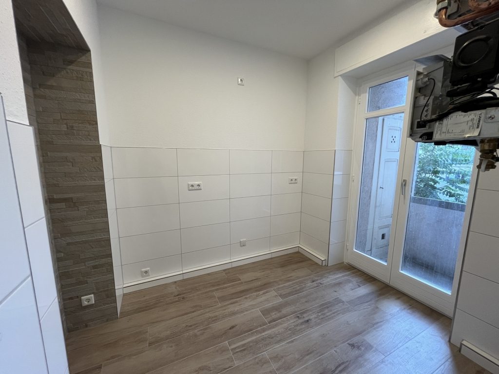HUST Immobilien GmbH & Co. KG - Immobilienangebot - Karlsruhe - Wohnungen - Ihr neues Zuhause in der Oststadt – sanierte 3-Zimmer-Altbauwohnung mit Loggia
