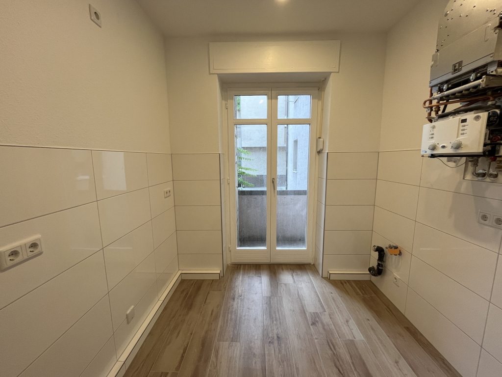 HUST Immobilien GmbH & Co. KG - Immobilienangebot - Karlsruhe - Wohnungen - Ihr neues Zuhause in der Oststadt – sanierte 3-Zimmer-Altbauwohnung mit Loggia