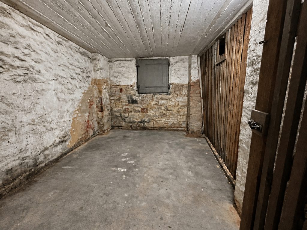 HUST Immobilien GmbH & Co. KG - Immobilienangebot - Karlsruhe - Wohnungen - Ihr neues Zuhause in der Oststadt – sanierte 3-Zimmer-Altbauwohnung mit Loggia