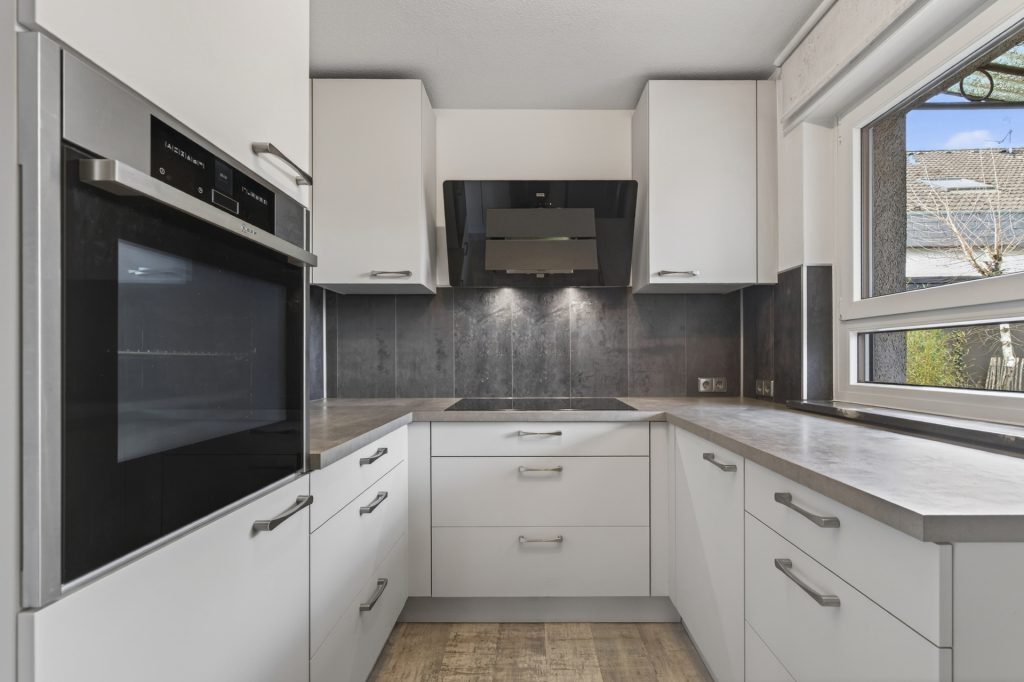 HUST Immobilien GmbH & Co. KG - Immobilienangebot - Muggensturm - Wohnungen - Einziehen und wohlfühlen: Ruhige Erdgeschosswohnung mit Gartenanteil und Garage in Muggensturm
