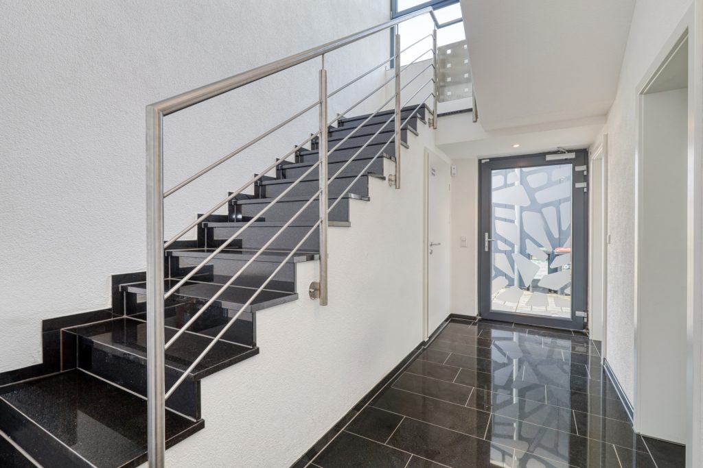 HUST Immobilien GmbH & Co. KG - Immobilienangebot - Karlsruhe - Wohnungen - Penthouse-Feeling in Karlsruhe-Neureut: 4 Zimmer mit Einbauküche und Dachterrasse