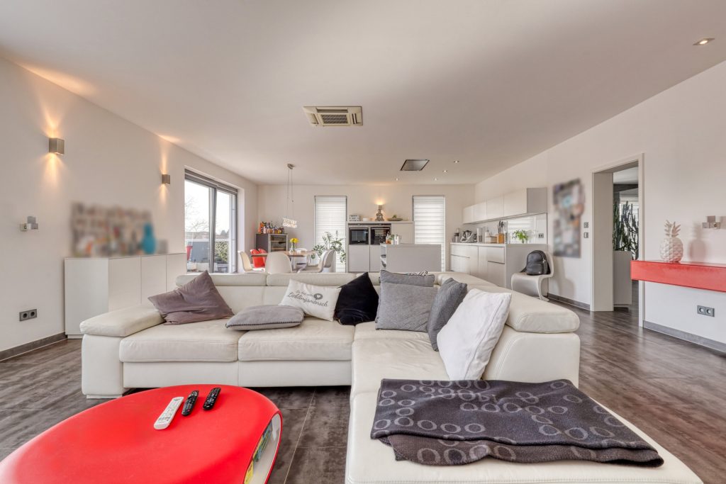 HUST Immobilien GmbH & Co. KG - Immobilienangebot - Karlsruhe - Wohnungen - Penthouse-Feeling in Karlsruhe-Neureut: 4 Zimmer mit Einbauküche und Dachterrasse