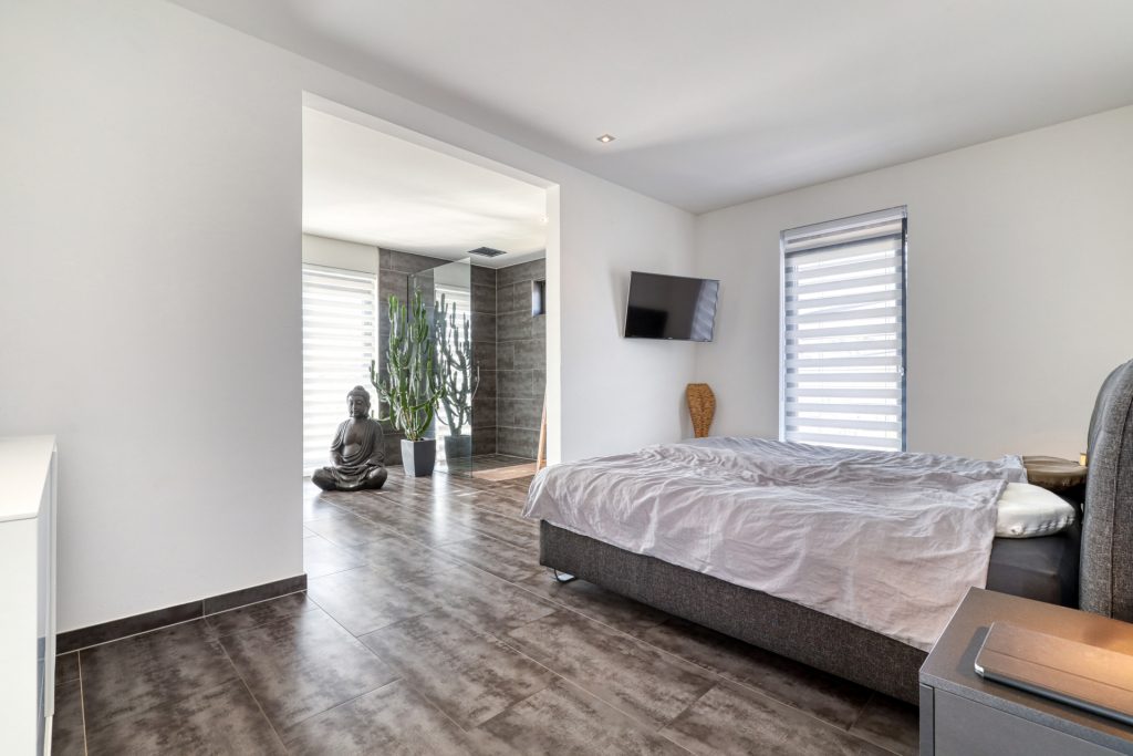 HUST Immobilien GmbH & Co. KG - Immobilienangebot - Karlsruhe - Wohnungen - Penthouse-Feeling in Karlsruhe-Neureut: 4 Zimmer mit Einbauküche und Dachterrasse
