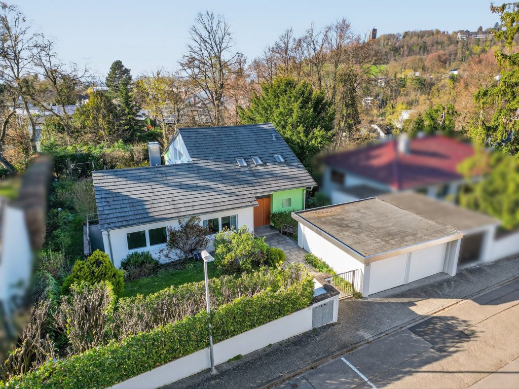 HUST Immobilien GmbH & Co. KG - Immobilienangebot - Karlsruhe / Durlach - Häuser - Einfamilienhaus mit separater, großer Einliegerwohnung im Grünen in Durlach